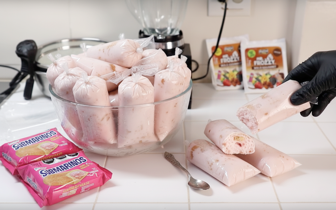 Boli Gourmet de Fresa (Mr. Frozzy) con Topping de Submarinos – dulait