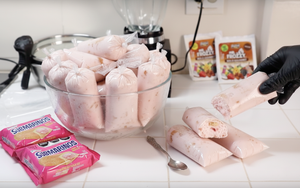 Boli Gourmet de Fresa (Mr. Frozzy) con Topping de Submarinos